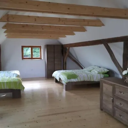Rustic Retreat With Pool Pocitnice Na Kozolcu Casa vacanze *