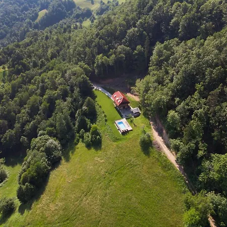 Rustic Retreat With Pool Pocitnice Na Kozolcu Počitniška hiša *