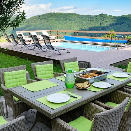 Počitniška hiša Rustic Retreat With Pool Pocitnice Na Kozolcu