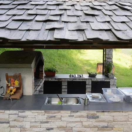 Rustic Retreat With Pool Pocitnice Na Kozolcu Počitniška hiša *